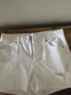 No Boundaries White Distressed Women's Relaxed Denim Shorts